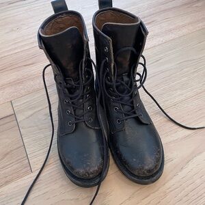 Frye Veronica Combat boot in distressed black-size 7.5